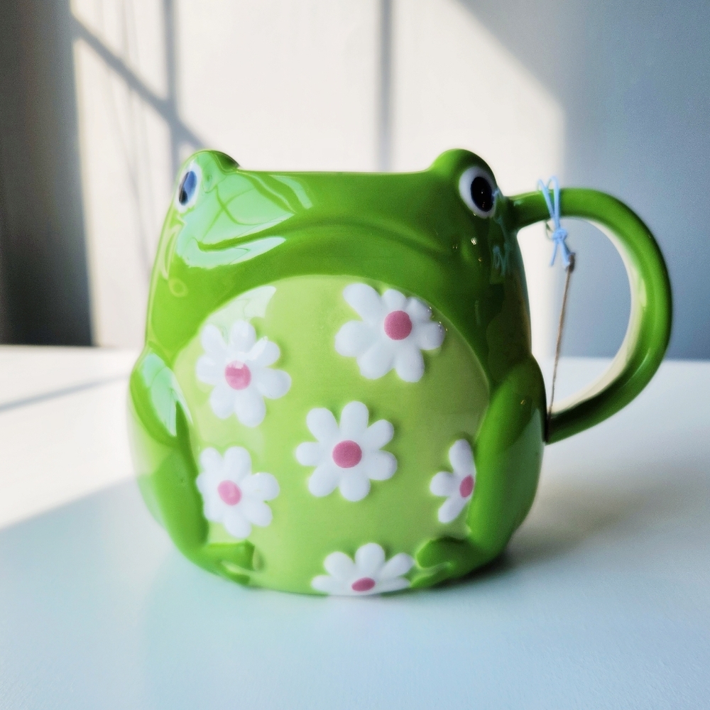 NWT Cute Cottagecore Frog Flower Mug Handpainted